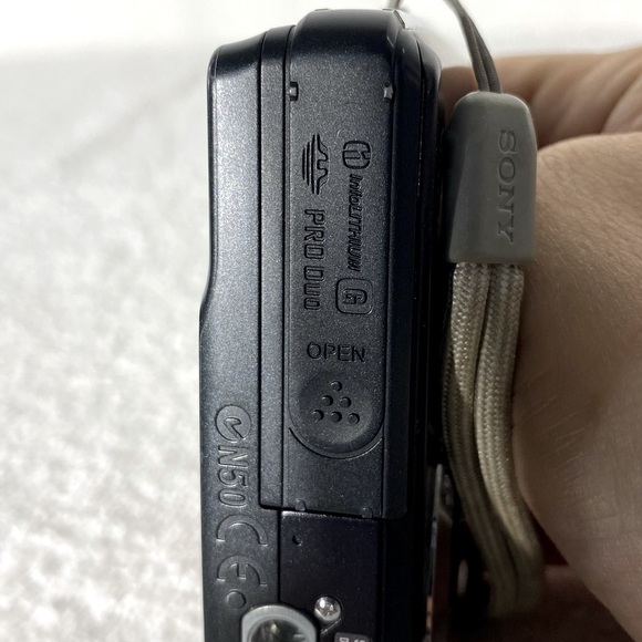 Vintage Y2K Sony Cyber-shot DSC-W220 12.1 MP Digital Camera Black - Picture 9 of 13